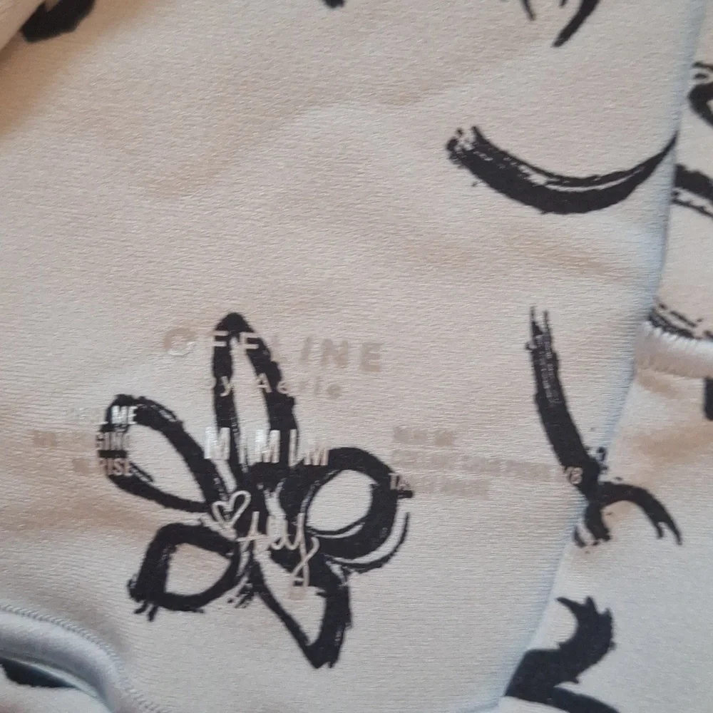 Aerie Offline  Womens  Black and Light Gray Size Medium  Graphic Leggings - Picture 2 of 3